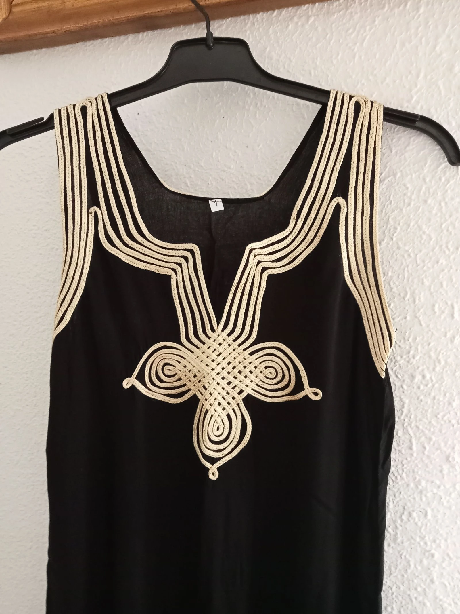 Vestido preto bordado – photo 5